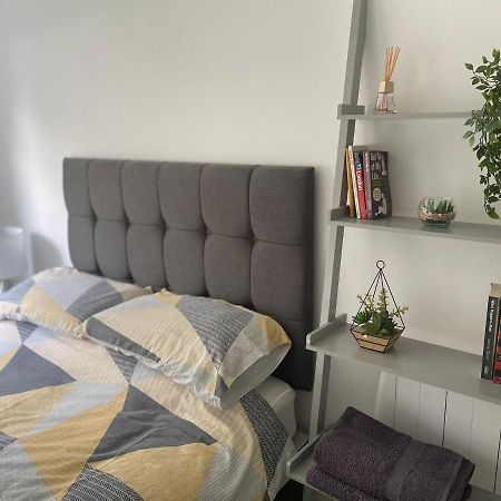 Canal Side Retreat - 2 Bedroom Apartment Heybridge  المظهر الخارجي الصورة