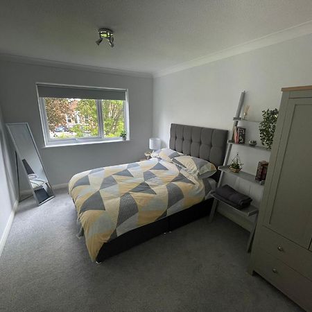 Canal Side Retreat - 2 Bedroom Apartment Heybridge  الغرفة الصورة