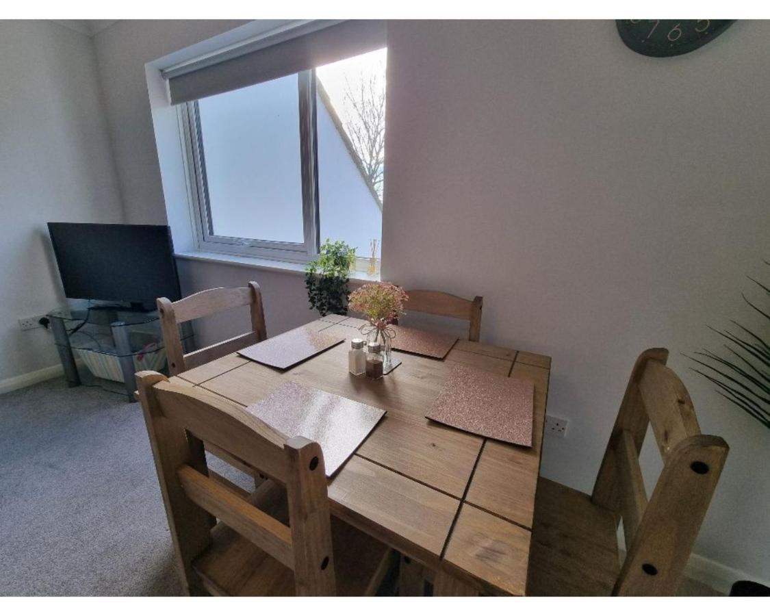 Canal Side Retreat - 2 Bedroom Apartment Heybridge  المظهر الخارجي الصورة
