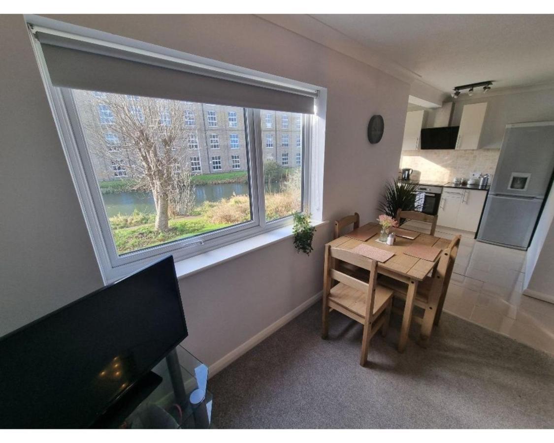 Canal Side Retreat - 2 Bedroom Apartment Heybridge  المظهر الخارجي الصورة
