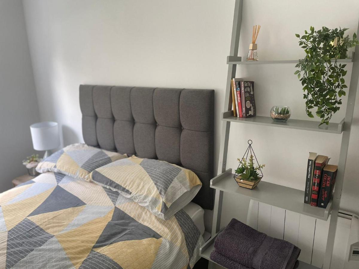 Canal Side Retreat - 2 Bedroom Apartment Heybridge  المظهر الخارجي الصورة