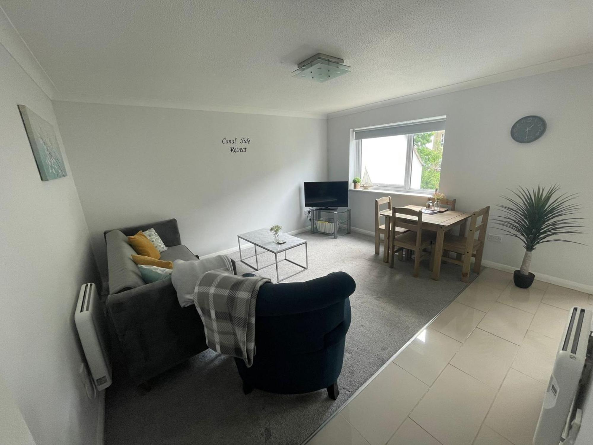 Canal Side Retreat - 2 Bedroom Apartment Heybridge  الغرفة الصورة